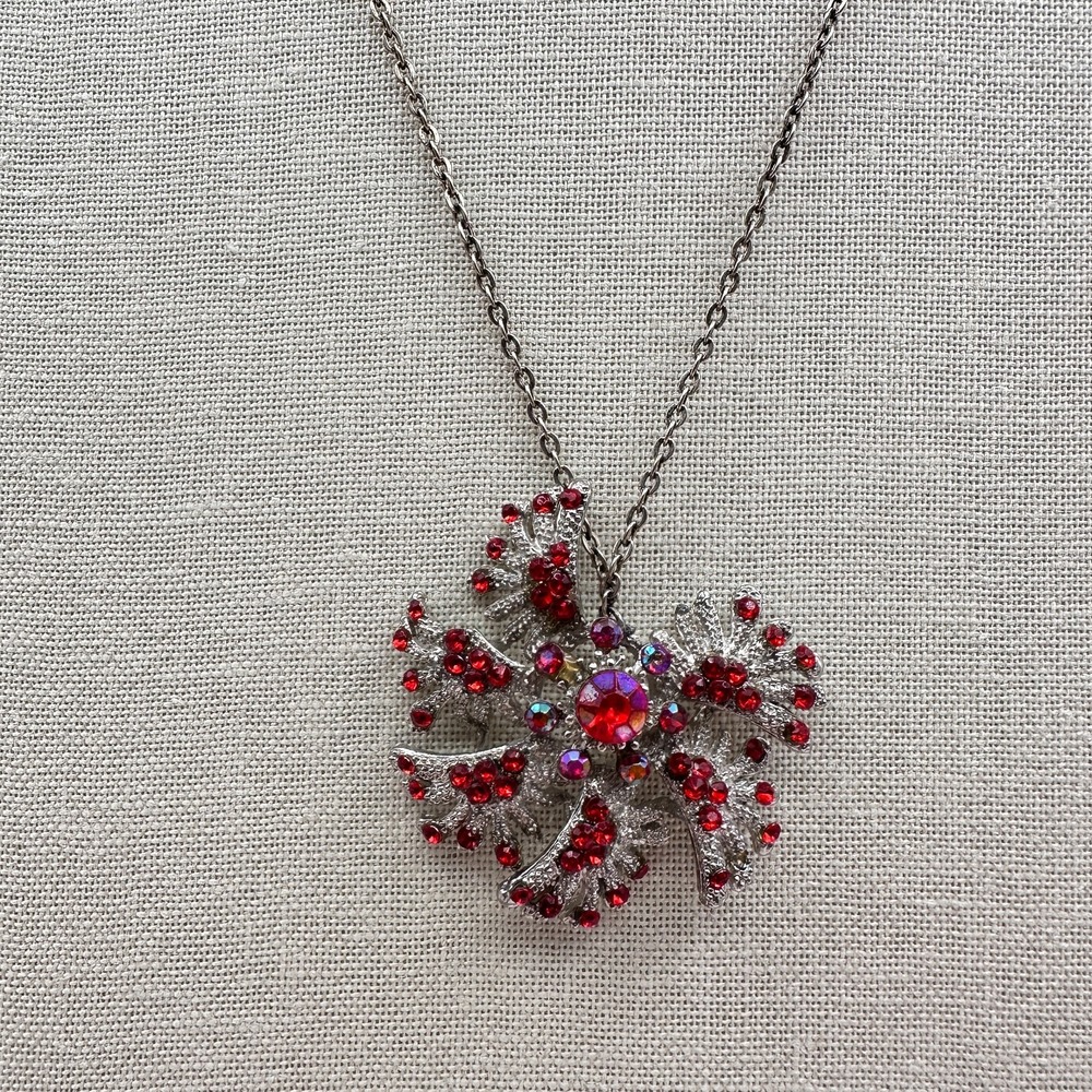 Vintage 80s Red Crystal Snowflake Pendant Necklace Silver Tone Women's Jewelry